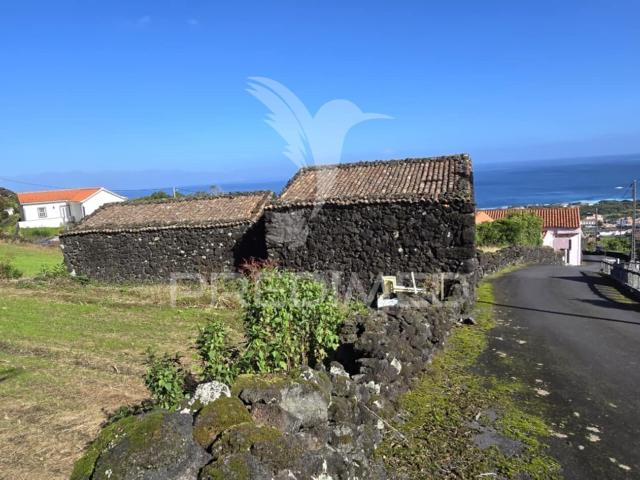 Ruína com Vista Deslumbrante sobre o Atlântico – Prainha, São Roque do Pico