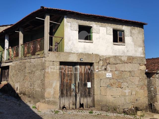 RUÍNA EM PEDRA | 2 FRENTES | CHAVES, CENTRO DE VILARELHO DA RAIA | JUNTO A ESPANHA