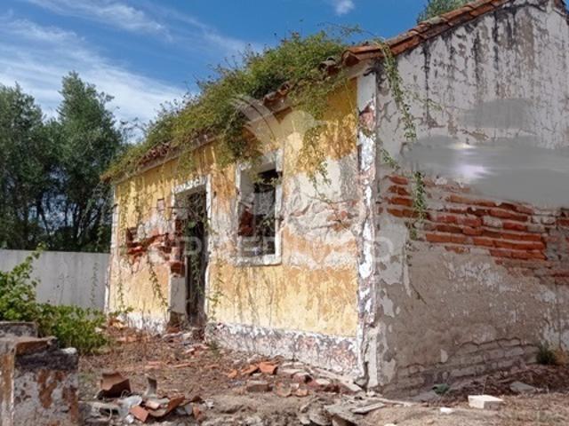 Ruína localizada na Barragem de Montargil