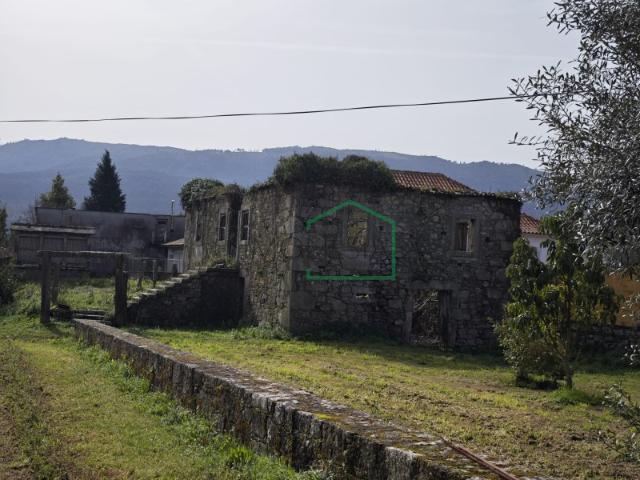 Ruina localizada em Riba de Âncora com ótima exposição solar