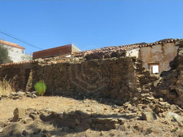2 Ruínas na Serra Algarvia em Tavira, Algarve