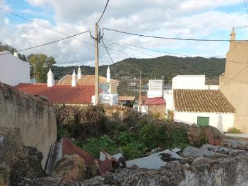 Ruína nas Laranjeiras junto ao rio, Alcoutim, Algarve