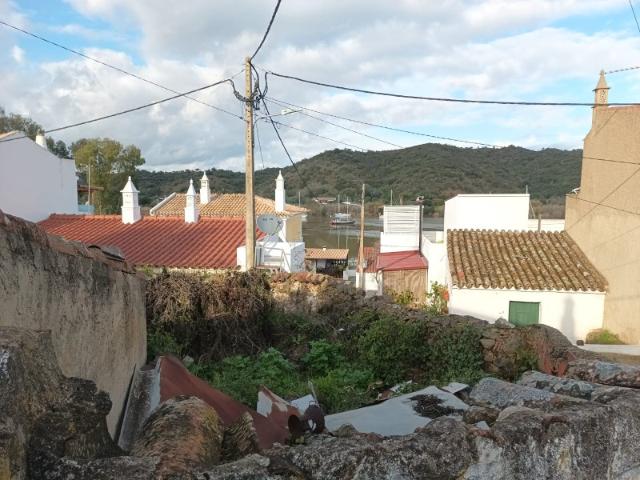 Ruína nas Laranjeiras junto ao rio, Alcoutim, Algarve