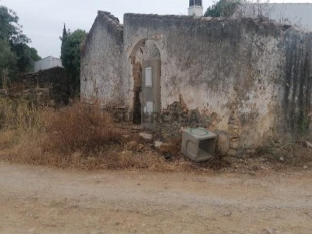 Ruína para reconstruir em Moncarapacho, Olhão, Algarve
