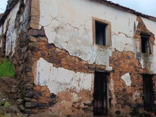 Ruína para Reconstruir, em Pereiro, Mação