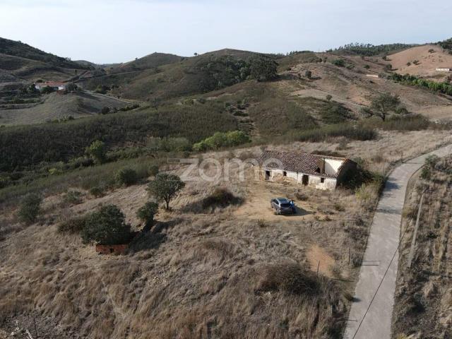 Ruína para recuperar em Corte Peral, S.M. da Serra c/ 136m2