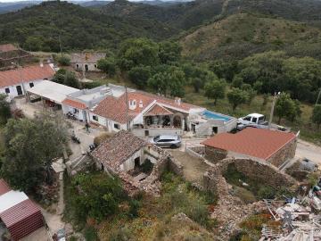 Ruína para recuperar em Monte Velho, São Barnabé, Almodôvar