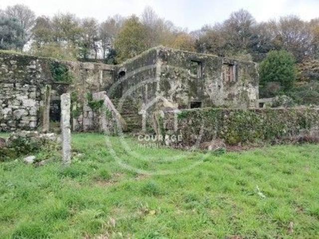 Ruína para restaurar, 280m2 brutos de construção e 1940m2 de terreno Candemil V.N.de Cerveira