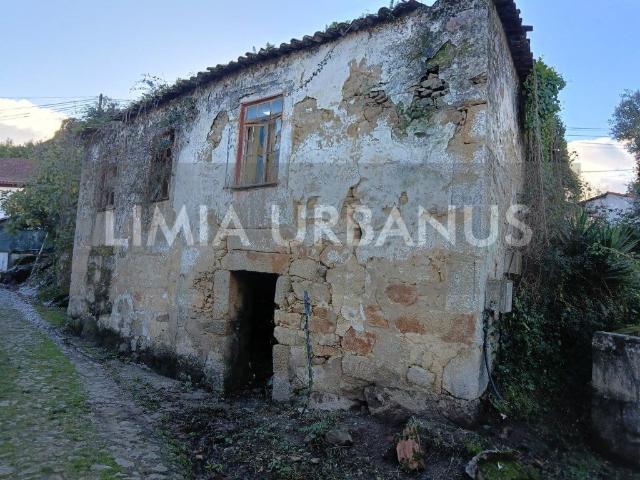 Ruína + Posssibilidade de Construir Moradia com 3 pisos Ar. 100m² Arcozelo
