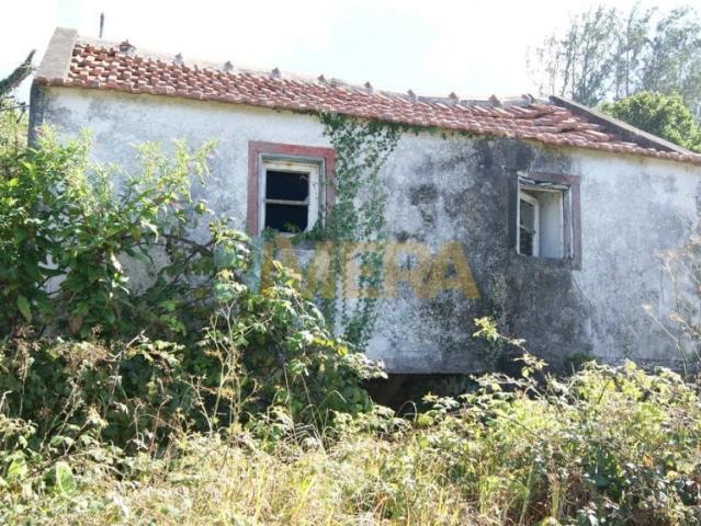 Ruínas com terrenos no Porto Moniz
