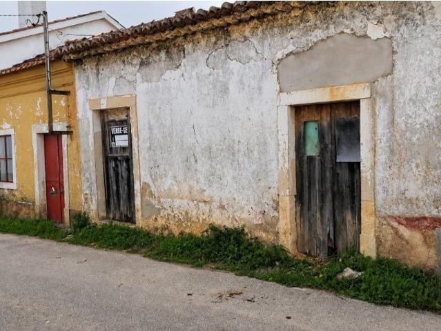 Ruínas com 2 terrenos rústicos em Tomar