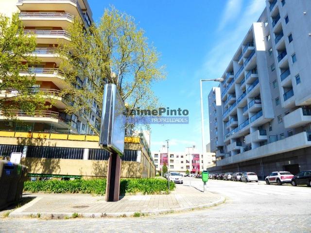 Ruínas e terreno para construção de 28 apartamentos. Portugal, Porto, Areosa