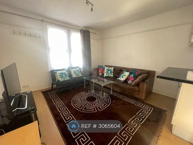 Rupert Road, Guildford GU2, 6 bed detached house to rent, £4,320 pcm | PrimeLocation