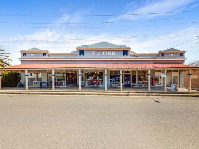 Rural Tranquility with Commercial Opportunity