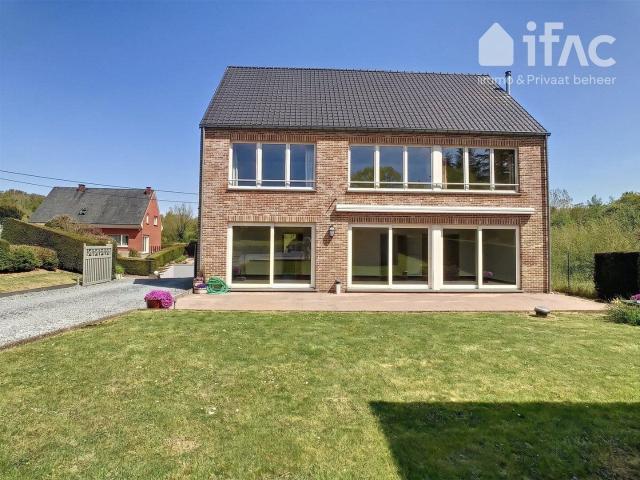 Rural villa with 4 bedrooms