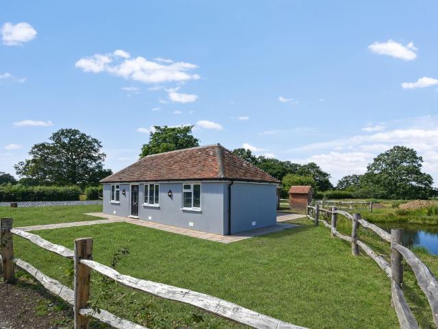 Rural Woodchurch, Kent TN26, 2 bed detached bungalow to rent, £2,000 pcm | PrimeLocation