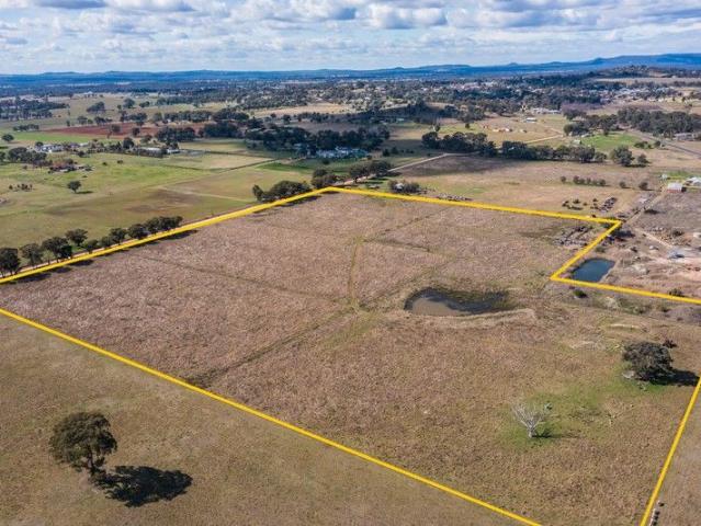 BLANK CANVAS CLOSE TO TOWN