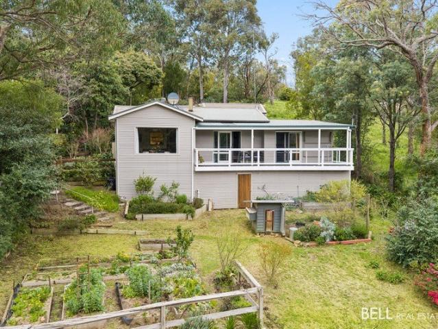 Rural Charm, Mountain Views & Garden Abundance * PLEASE ENTER AT THE REAR OF THE PROPERTY VIA OUTLOOK AVENUE