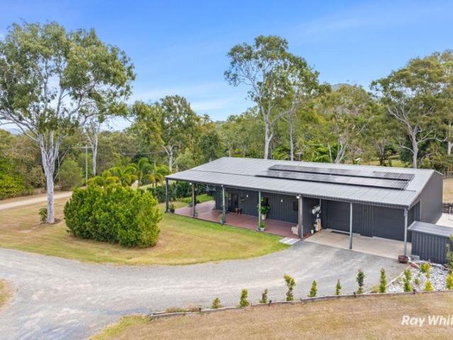 Rural Charm, Stylish living close to Town