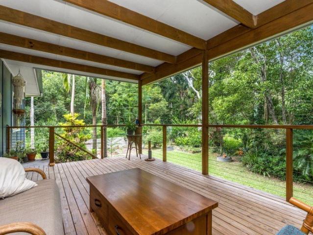 Rural Coastal Haven: Charming home on 4.6 Hectares