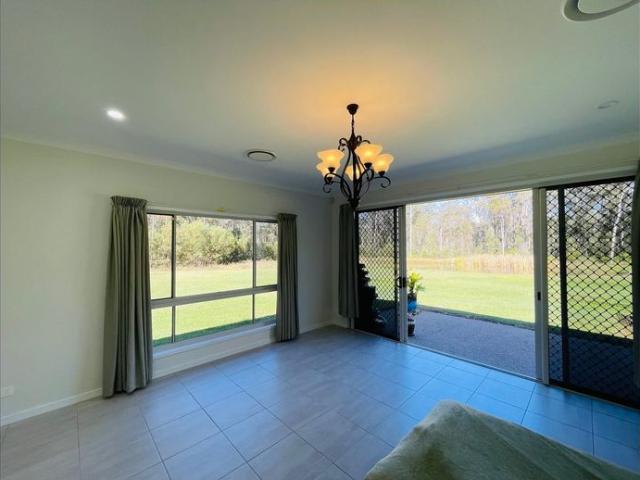Rural Lifestyle Beautiful, Large Family Home