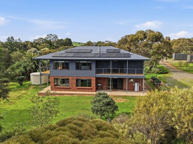 Rural Lifestyle, Equestrian Excellence & Endless Possibilities on 4.45 Hectares