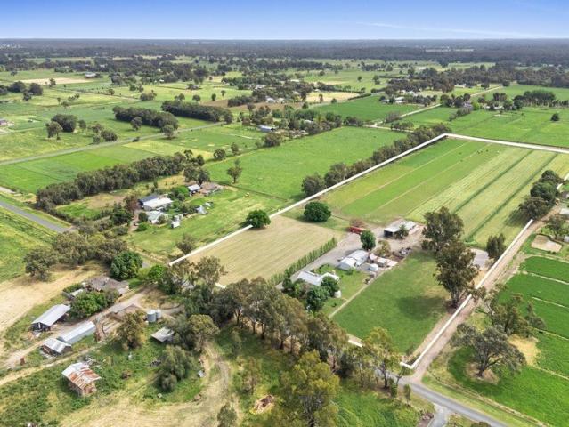 Rural lifestyle on the edge of town