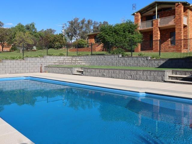 Rural lifestyle, large family home, residential flat & development potential