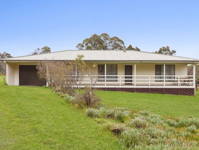 Rural Lifestyle Living on 4.94 Acres