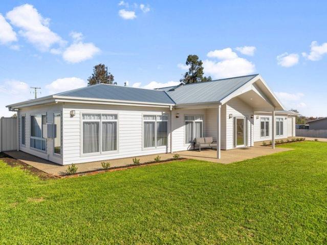 Rural Living at Its Finest with Space, Style & Stunning Farmland Views
