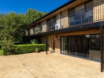 RURAL LIVING IN THE HEART OF TOWN!