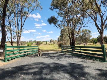 Rural Living Minutes to Town Best of Both Worlds