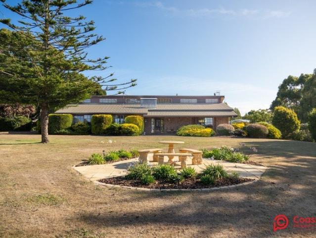 RURAL LIVING MINUTES TO ULVERSTONE CBD