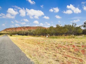 Rural living & stunning views!