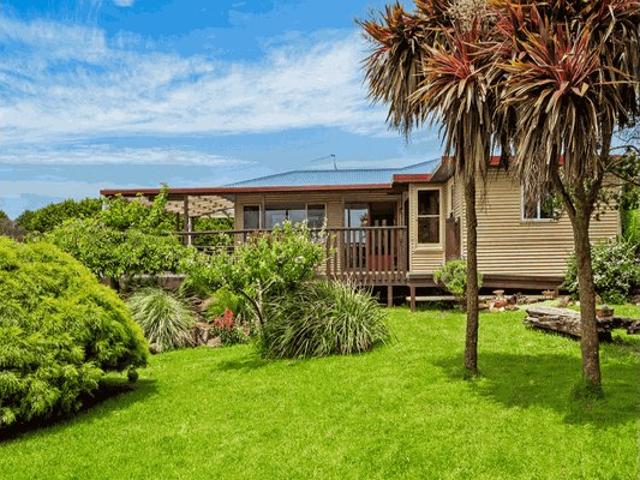 Rural Living with Water Views of Robbins Island Passage