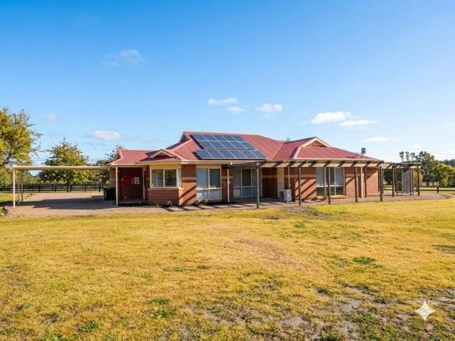 Rural Living with Sunning Mount Macedon Views