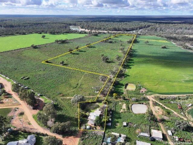 RURAL LOCATION CLOSE TO THE RIVER