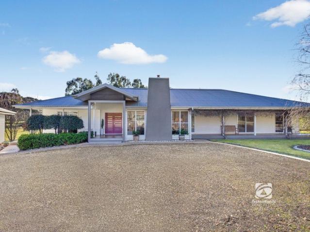 RURAL LUXURY, FAMILY SPACE & UNINTERRUPTED VIEWS