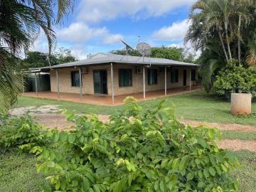 Terraced House for sale in Katherine County - Garden