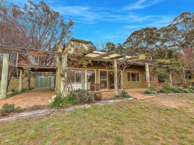 RURAL RENTAL SPACIOUS HOME WITH STUNNING VIEWS