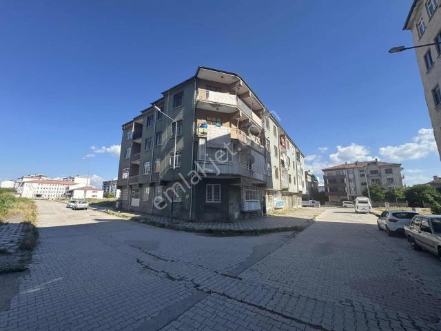 Rüstempaşa Mahallesinde 3+1 Hasarsız Daıre