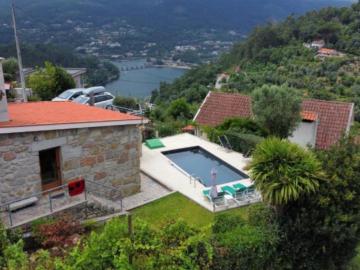 Rustic 2 Bedroom House close to Peneda Gerês Park