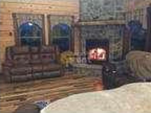 Rustic 4 bedrooms 2 full baths log cabin in Nortonville