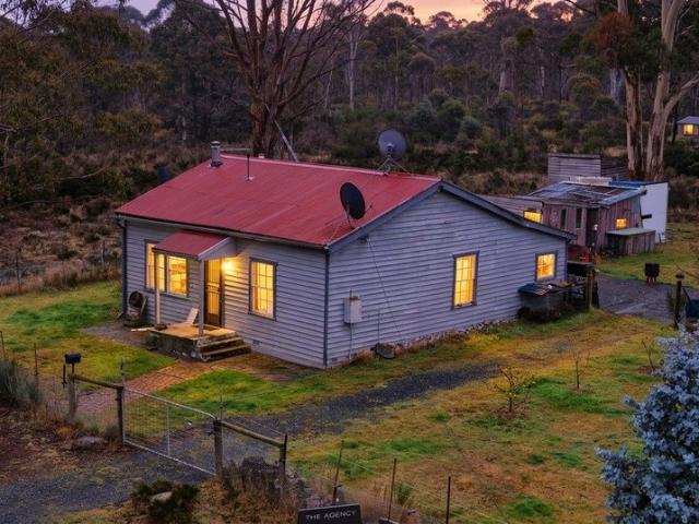 Rustic Cottage Charm in a Peaceful Setting