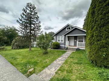 Rustic Charm Close to Downtown