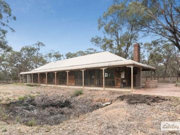 Rustic Charm & A Private 20 Acres Near to Lake Eppalock