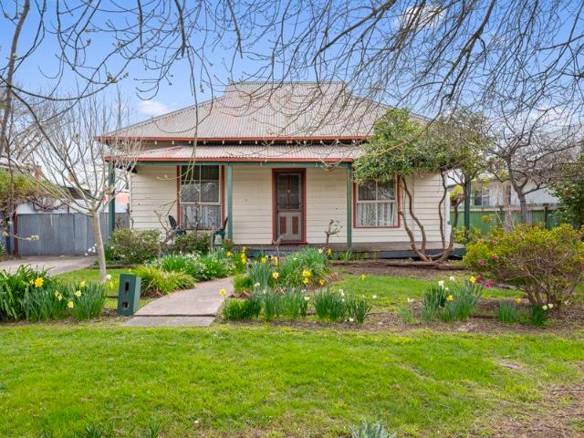 Rustic charm in the heart of town
