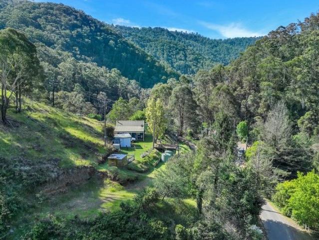 Rustic Charm & Valley Views