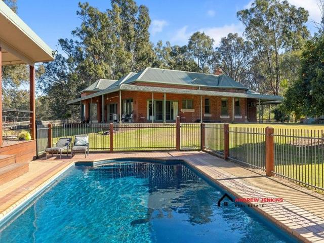 Rustic Elegance Chetwoode Period Homestead on 26 Acres