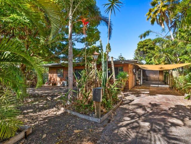 Rustic Island Charm in a Prime Nelly Bay Location